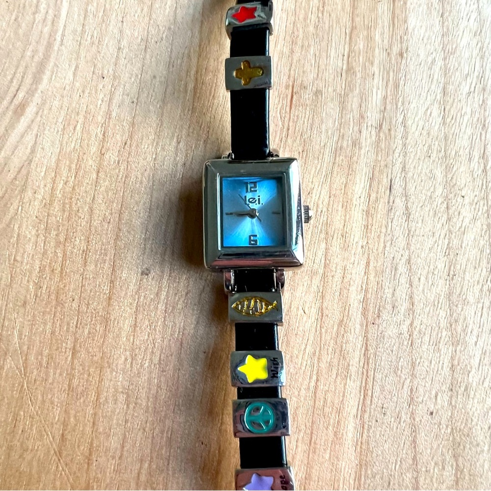 Lei ladies rectangular blue dial fashion watch NEW BATTERY